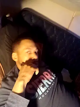 Snapshot of Creationmonster0 chatting on 03-04-25, 04:06 Creationmonster0 online show from 03-04-25, 04:06