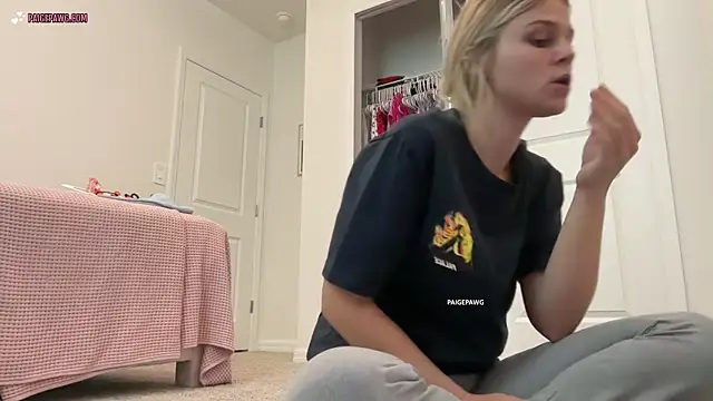 Snapshot of PaigePawg chatting on 11-01-25, 04:53 PaigePawg online show from 11-01-25, 04:53