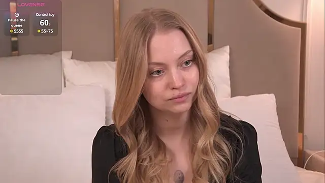 Snapshot of DorisHell chatting on 03-02-25, 05:58 DorisHell online show from 03-02-25, 05:58