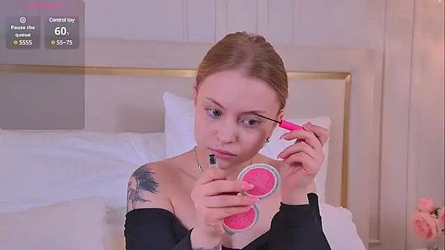 Snapshot of DorisHell chatting on 03-18-25, 05:53 DorisHell online show from 03-18-25, 05:53