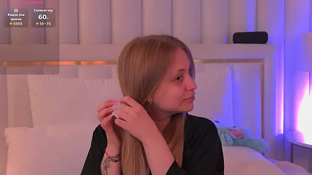 Snapshot of DorisHell chatting on 09-12-25, 06:08 DorisHell online show from 09-12-25, 06:08