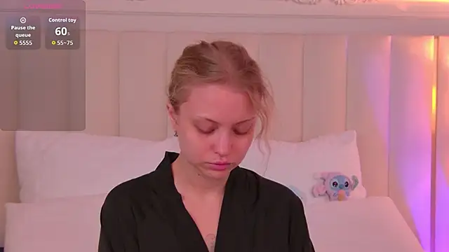 Snapshot of DorisHell chatting on 10-11-25, 02:55 DorisHell online show from 10-11-25, 02:55