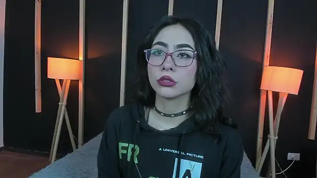 Snapshot of vampy_dolll chatting on 01-05-25, 01:04 vampy dolll online show from 01-05-25, 01:04