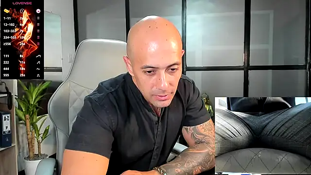 Snapshot of ryan_master_ chatting on 12-16-24, 10:03 ryan master online show from 12-16-24, 10:03