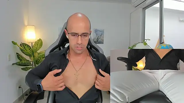 Snapshot of ryan_master_ chatting on 12-19-24, 04:24 ryan master online show from 12-19-24, 04:24