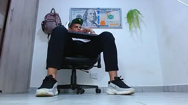 Snapshot of boss_of_cash chatting on 06-15-26, 04:09 boss of cash online show from 06-15-26, 04:09