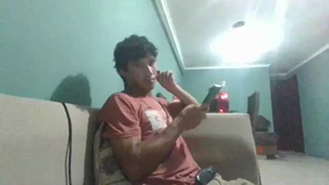 Snapshot of xxx-999 chatting on 12-04-25, 11:57 xxx-999 online show from 12-04-25, 11:57