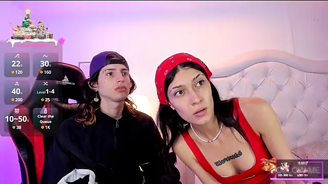 Snapshot of sett_and_gwen chatting on 12-12-24, 08:32 sett and gwen online show from 12-12-24, 08:32