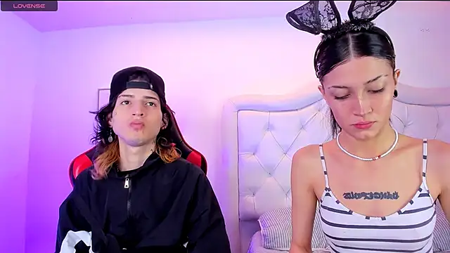 Snapshot of sett_and_gwen chatting on 12-13-24, 07:53 sett and gwen online show from 12-13-24, 07:53