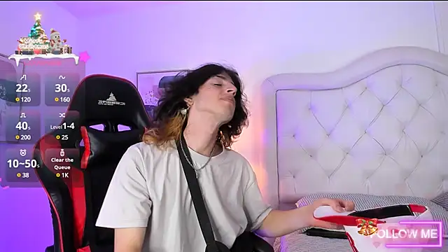 Snapshot of sett_and_gwen chatting on 12-16-24, 09:20 sett and gwen online show from 12-16-24, 09:20