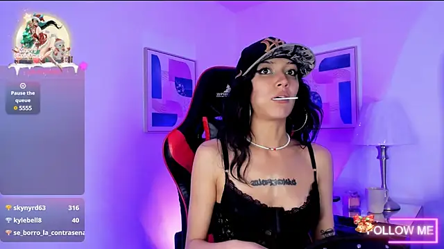 Snapshot of sett_and_gwen chatting on 12-21-24, 09:33 sett and gwen online show from 12-21-24, 09:33