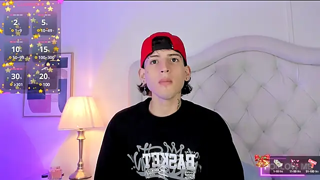 Snapshot of sett_and_gwen chatting on 12-27-24, 01:43 sett and gwen online show from 12-27-24, 01:43