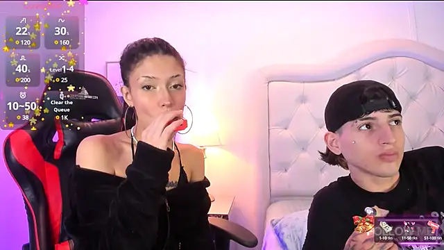 Snapshot of sett_and_gwen chatting on 12-30-24, 04:20 sett and gwen online show from 12-30-24, 04:20