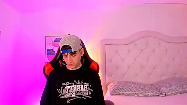 Snapshot of sett_and_gwen chatting on 01-19-25, 09:11 sett and gwen online show from 01-19-25, 09:11