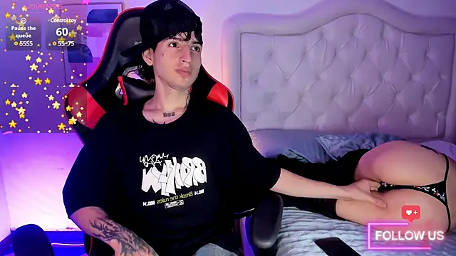 Snapshot of sett_and_gwen chatting on 02-13-25, 09:30 sett and gwen online show from 02-13-25, 09:30