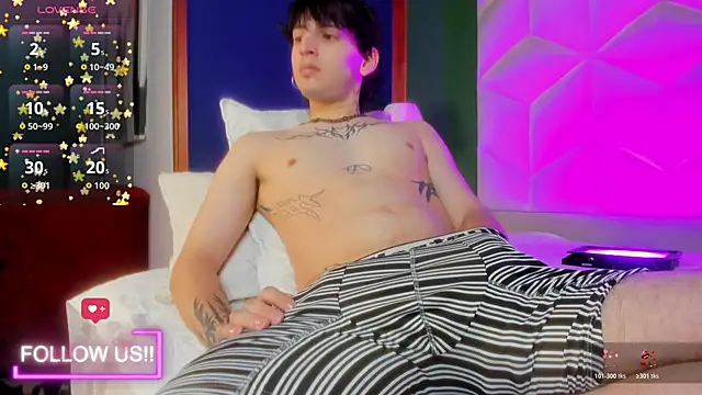 Snapshot of sett_and_gwen chatting on 10-25-25, 03:58 sett and gwen online show from 10-25-25, 03:58