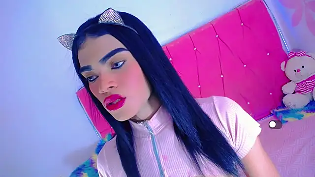 Snapshot of Theylor_Rouse chatting on 10-26-25, 08:37 Theylor Rouse online show from 10-26-25, 08:37