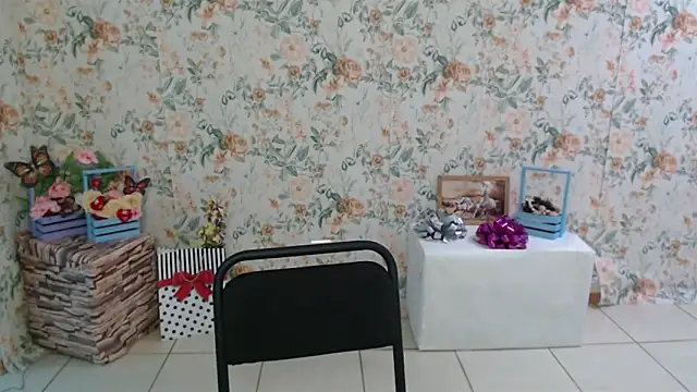 Snapshot of Lina_Star_S chatting on 02-04-25, 06:57 Lina Star S online show from 02-04-25, 06:57