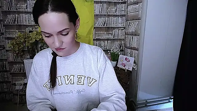 Snapshot of Lina_Star_S chatting on 11-24-25, 10:15 Lina Star S online show from 11-24-25, 10:15