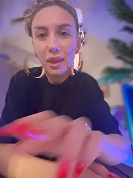 Snapshot of FelyJolie chatting on 01-21-25, 08:52 FelyJolie online show from 01-21-25, 08:52