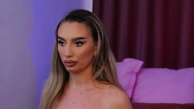 Snapshot of FelyJolie chatting on 01-22-25, 11:12 FelyJolie online show from 01-22-25, 11:12