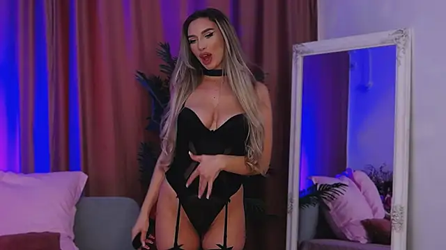 Snapshot of FelyJolie chatting on 02-19-25, 02:34 FelyJolie online show from 02-19-25, 02:34