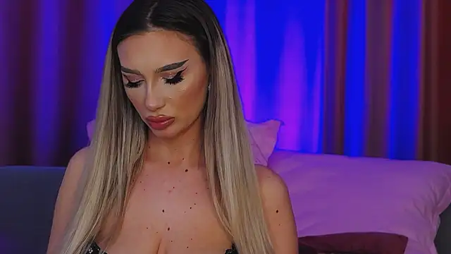 Snapshot of FelyJolie chatting on 02-22-25, 01:57 FelyJolie online show from 02-22-25, 01:57