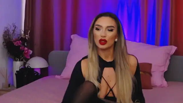 Snapshot of FelyJolie chatting on 02-26-25, 01:52 FelyJolie online show from 02-26-25, 01:52