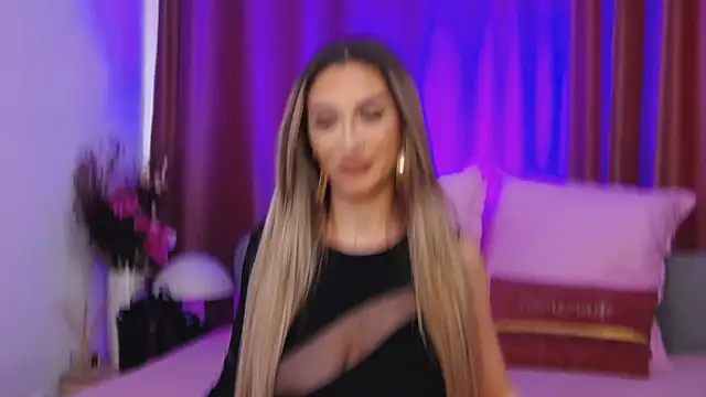 Snapshot of FelyJolie chatting on 03-03-25, 07:32 FelyJolie online show from 03-03-25, 07:32