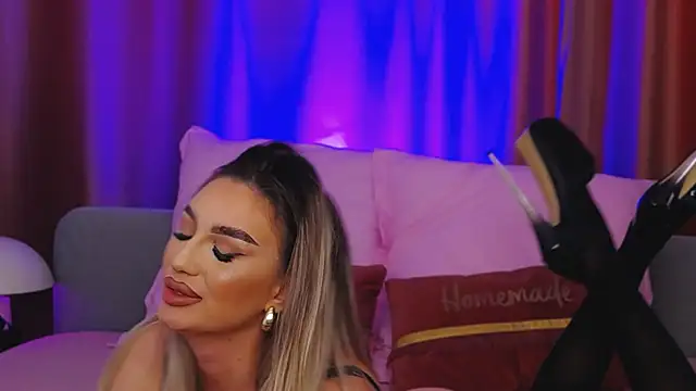 Snapshot of FelyJolie chatting on 03-04-25, 11:29 FelyJolie online show from 03-04-25, 11:29