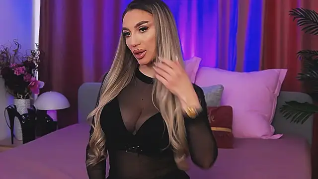 Snapshot of FelyJolie chatting on 03-10-25, 08:26 FelyJolie online show from 03-10-25, 08:26