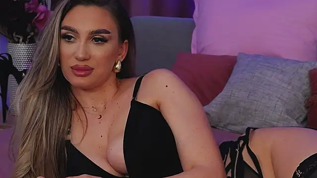 Snapshot of FelyJolie chatting on 03-11-25, 08:30 FelyJolie online show from 03-11-25, 08:30