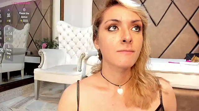 Snapshot of LunitaDiva chatting on 02-15-25, 01:16 LunitaDiva online show from 02-15-25, 01:16