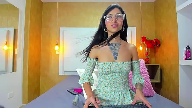 Snapshot of Milaspetite chatting on 01-05-25, 05:09 Milaspetite online show from 01-05-25, 05:09