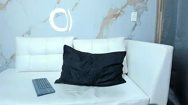 Snapshot of Milaspetite chatting on 02-19-25, 12:25 Milaspetite online show from 02-19-25, 12:25