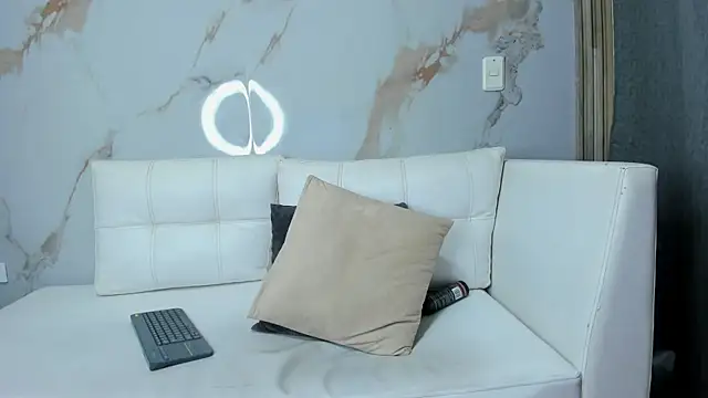 Snapshot of Milaspetite chatting on 03-05-25, 12:27 Milaspetite online show from 03-05-25, 12:27