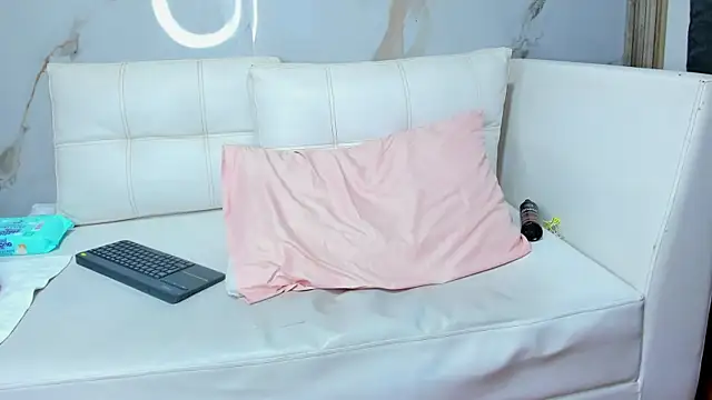 Snapshot of Milaspetite chatting on 03-09-25, 01:25 Milaspetite online show from 03-09-25, 01:25