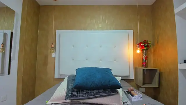 Milaspetite online show from 03-18-26, 08:12