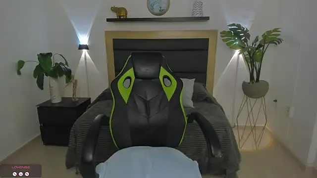 Snapshot of catleya_0 chatting on 02-05-25, 03:23 catleya 0 online show from 02-05-25, 03:23