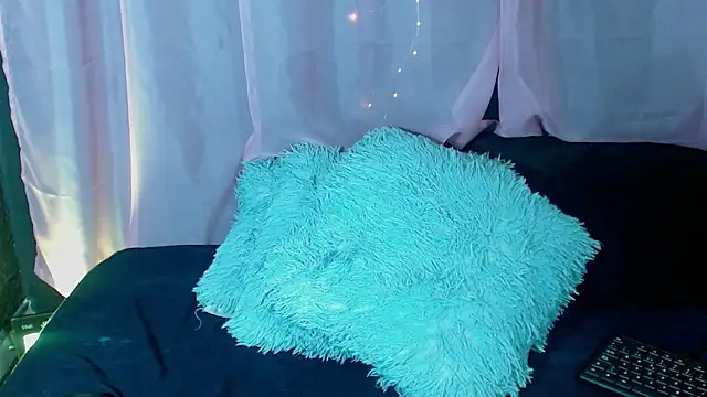 Nicole Brown1126 online show from 01-24-25, 12:20