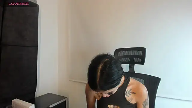 Snapshot of Cassie_howard_ chatting on 01-14-25, 05:19 Cassie howard online show from 01-14-25, 05:19