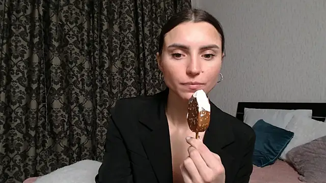 Lesyisme online show from 01-25-25, 01:43