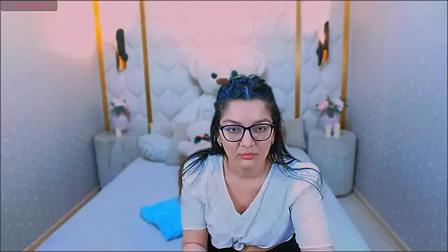 Snapshot of ZarifaBev chatting on 01-07-25, 04:16 ZarifaBev online show from 01-07-25, 04:16