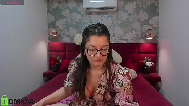 Snapshot of ZarifaBev chatting on 01-11-25, 01:27 ZarifaBev online show from 01-11-25, 01:27