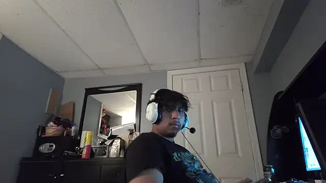 Snapshot of meximaloo1 chatting on 10-19-25, 06:36 meximaloo1 online show from 10-19-25, 06:36