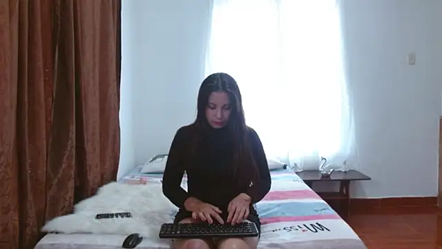 Snapshot of littleshydoll chatting on 03-08-25, 08:25 littleshydoll online show from 03-08-25, 08:25