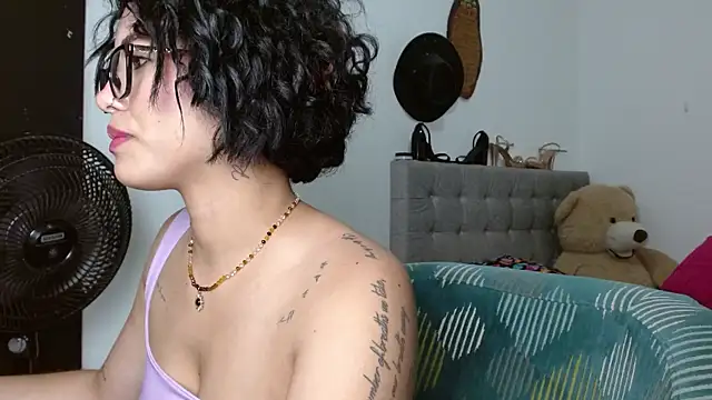 Snapshot of Sexy_Lia_ chatting on 05-12-26, 12:19 Sexy Lia online show from 05-12-26, 12:19