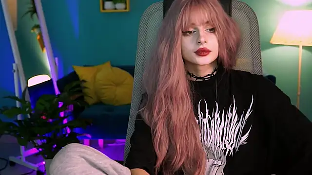 Snapshot of JadeCastle_ chatting on 03-18-25, 08:03 JadeCastle online show from 03-18-25, 08:03