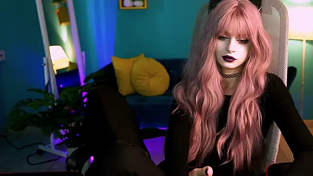 Snapshot of JadeCastle_ chatting on 03-19-25, 05:19 JadeCastle online show from 03-19-25, 05:19