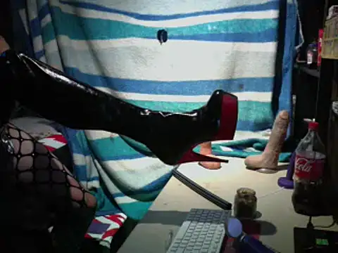 Snapshot of kinkycdslutsv chatting on 12-20-24, 06:02 kinkycdslutsv online show from 12-20-24, 06:02